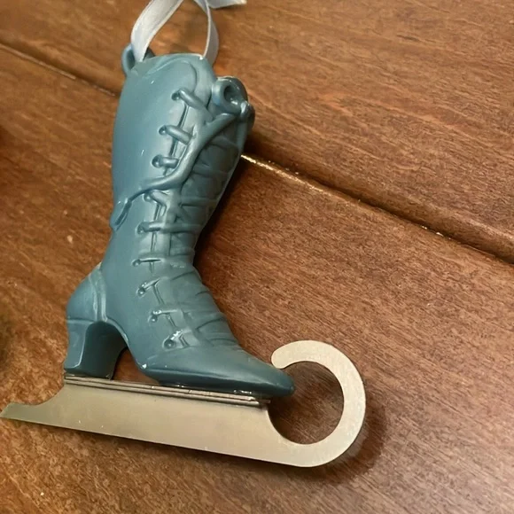 Vintage Kurt Adler Victorian Ice Skating Ornament - Picture 3 of 6
